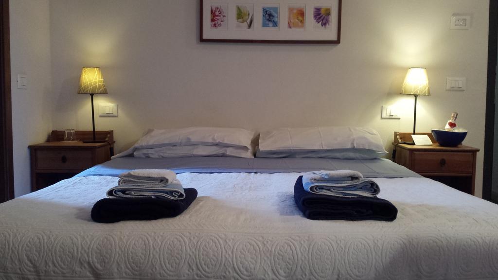 Locanda Del Sole Nero San Terenzo Room photo